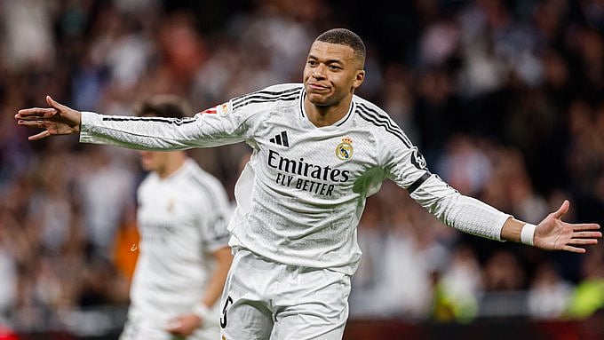 এমবাপ্পের গোল উদ্‌যাপন