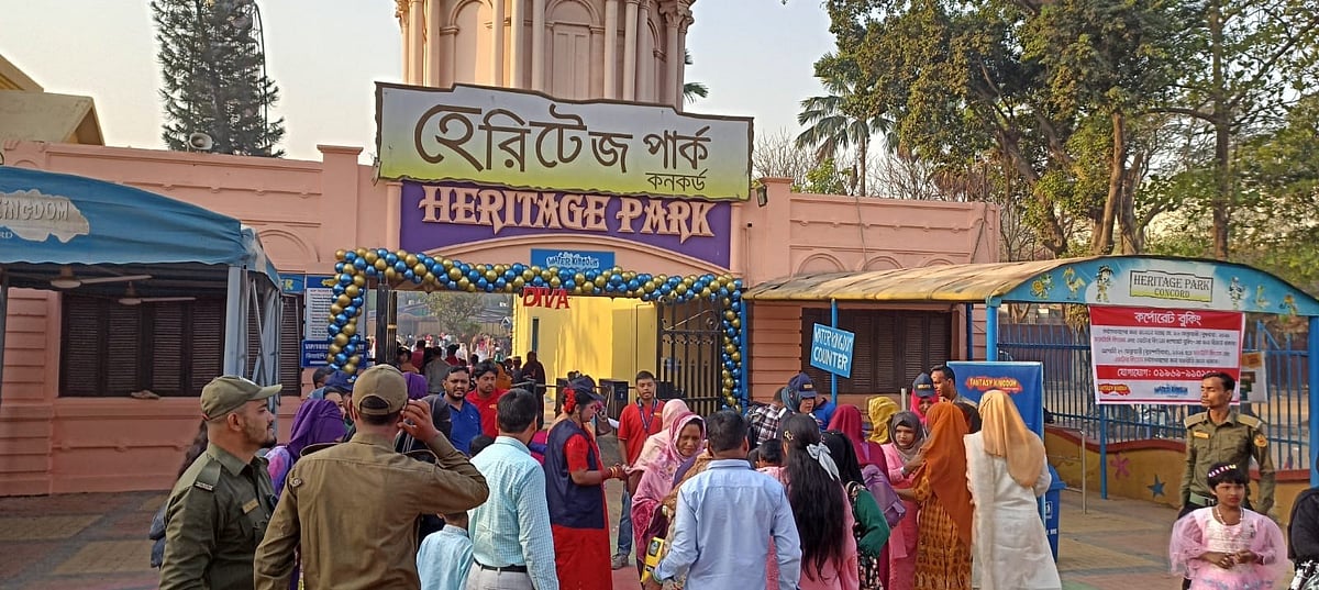 ঈদের বন্ধে রাজধানী ও এর আশাপাশের বিভিন্ন বিনোদনপার্কে মানুষের ভীড় বেড়েছে। গতকাল বিকেলে ঢাকার আশুলিয়ায় অবস্থিত বিনোদন পার্ক ফ্যান্টাসি কিংডমে