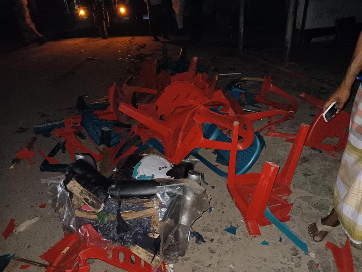 নাটোরের লালপুর উপজেলার আব্দুলপুরে বিএনপির দুই পক্ষের সংঘর্ষে দলীয় কার্যালয় ও মোটরসাইকেল ভাঙচুর করা হয়। সোমবার রাত সাড়ে ১১টার দিকে