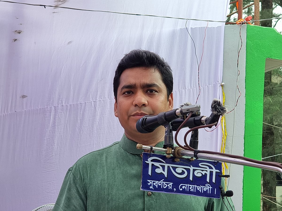 নোয়াখালীর সুবর্ণচর উপজেলা নাগরিক সমাজের অনুষ্ঠানে বক্তব্য দেন ছাত্রদলের সাধারণ সম্পাদক নাছির উদ্দীন। সুবর্ণচর, নোয়াখালী, ১ এপ্রিল