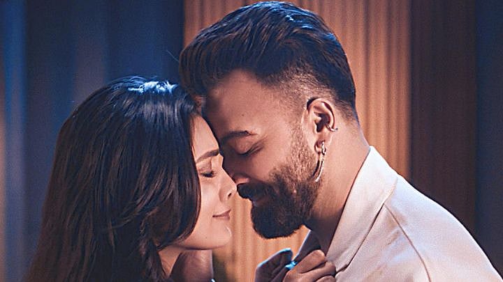 শাকিব খান ও ইধিকা পাল। ছবি: ফেসবুক থেকে