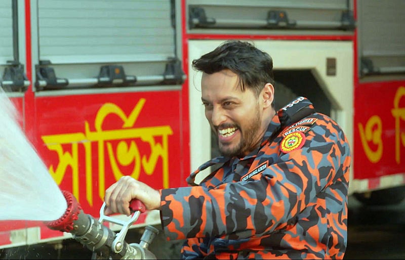 টেলিফিল্ম ‘ফায়ার ফাইটার’ এর দৃশ্যে ইরফান সাজ্জাদ। চ্যানেল আই