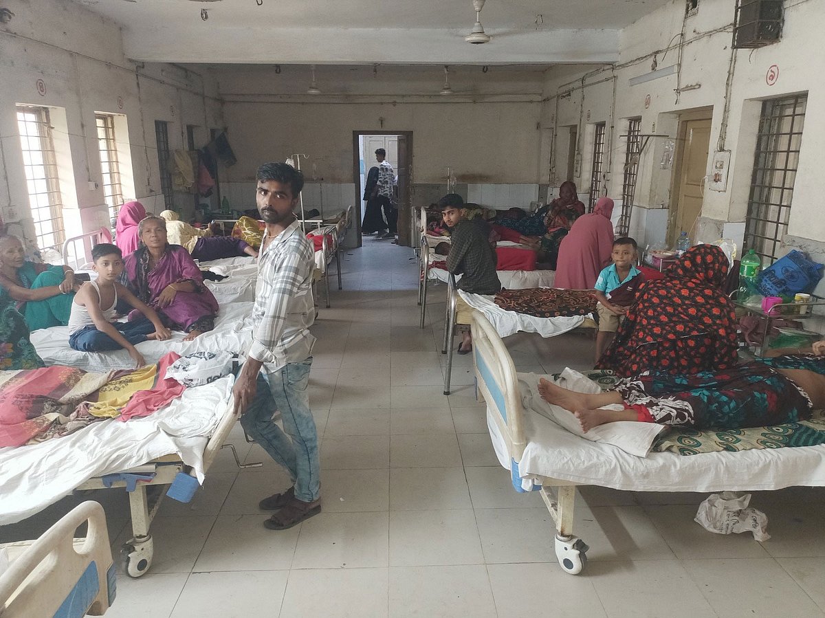 ফুচকা খেয়ে অসুস্থ নারী, পুরুষ ও শিশু হাসপাতালে চিকিৎসাধীন। অভয়নগর উপজেলা স্বাস্থ্য কমপ্লেক্সে