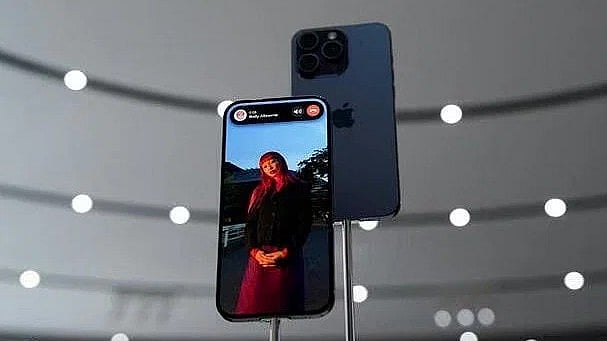 মুছে ফেলা অ্যাপ আইফোনে দেখা যাচ্ছে বলে অভিযোগ করেছেন অনেক ব্যবহারকারী