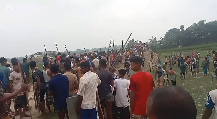 নেত্রকোনার কেন্দুয়া উপজেলার বলাইশিমুল ও ছবিলা গ্রামের বাসিন্দাদের মধ্যে সংঘর্ষ। আজ দুপুরে
