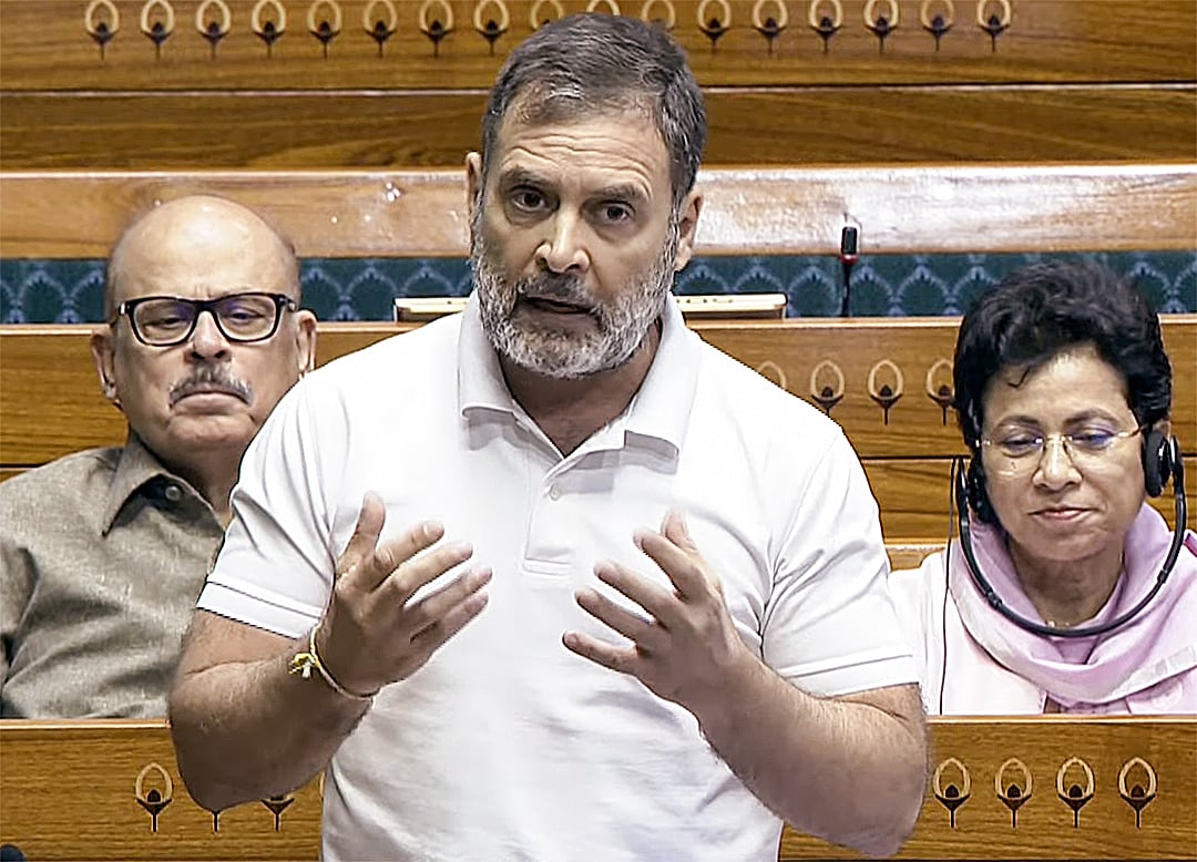 বক্তৃতা করছেন কংগ্রেস নেতা রাহুল গান্ধী। লোকসভায় বাজেট অধিবেশন, ৩ এপ্রিল ২০২৫