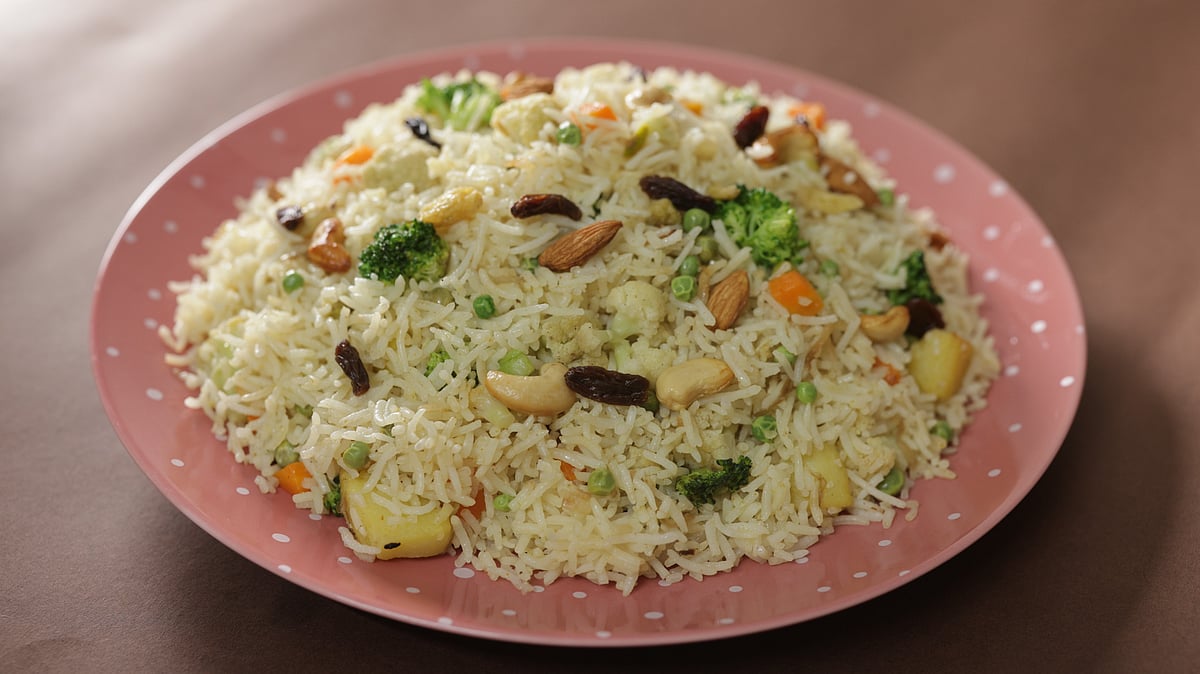 খেতেও মজাদার নবরত্ন বিরিয়ানি