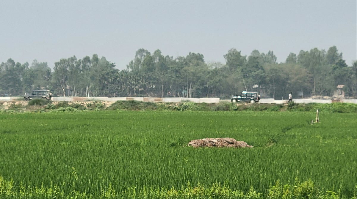 কুড়িগ্রামের ফুলবাড়ী উপজেলার গোরকমন্ডল সীমান্তে বিএসএফের গুলিতে ভারতীয় এক নাগরিক নিহত হয়েছেন। বৃহস্পতিবার সকালে গোরকমন্ডল সীমান্তে