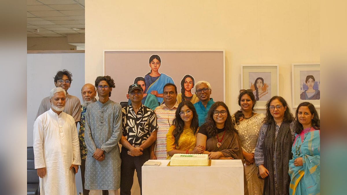 ‘ত্রিবেণী’ প্রদর্শনীর সমাপনী অনুষ্ঠানে আয়োজক ও অতিথিরা