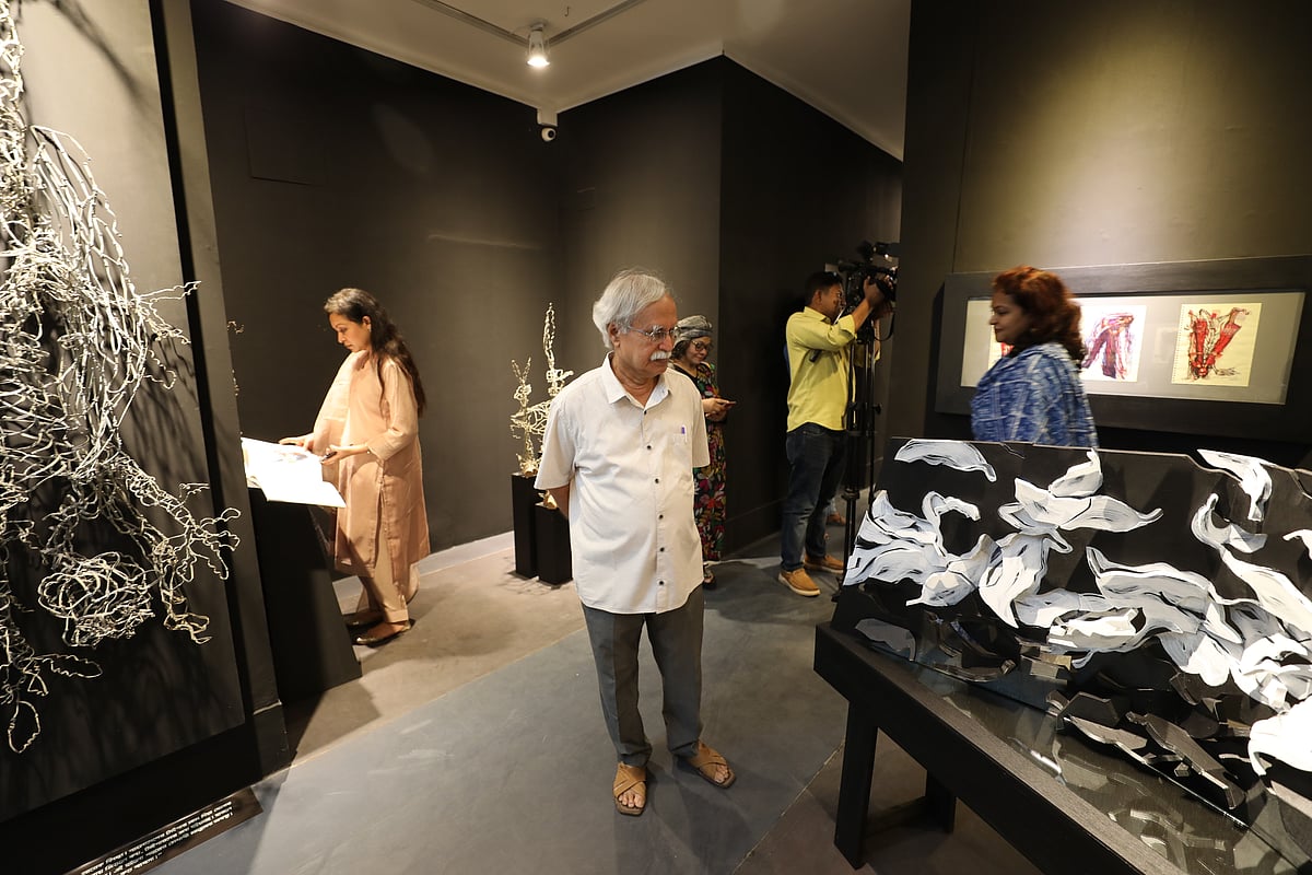 সুন্দরবন নিয়ে শিল্পী সাইদুল হক জুইসের একক শিল্পকর্ম প্রদর্শনী ‘বনবিবির খোঁজে’। শুক্রবার বিকেলে রাজধানীর লালমাটিয়ায় কলাকেন্দ্রে