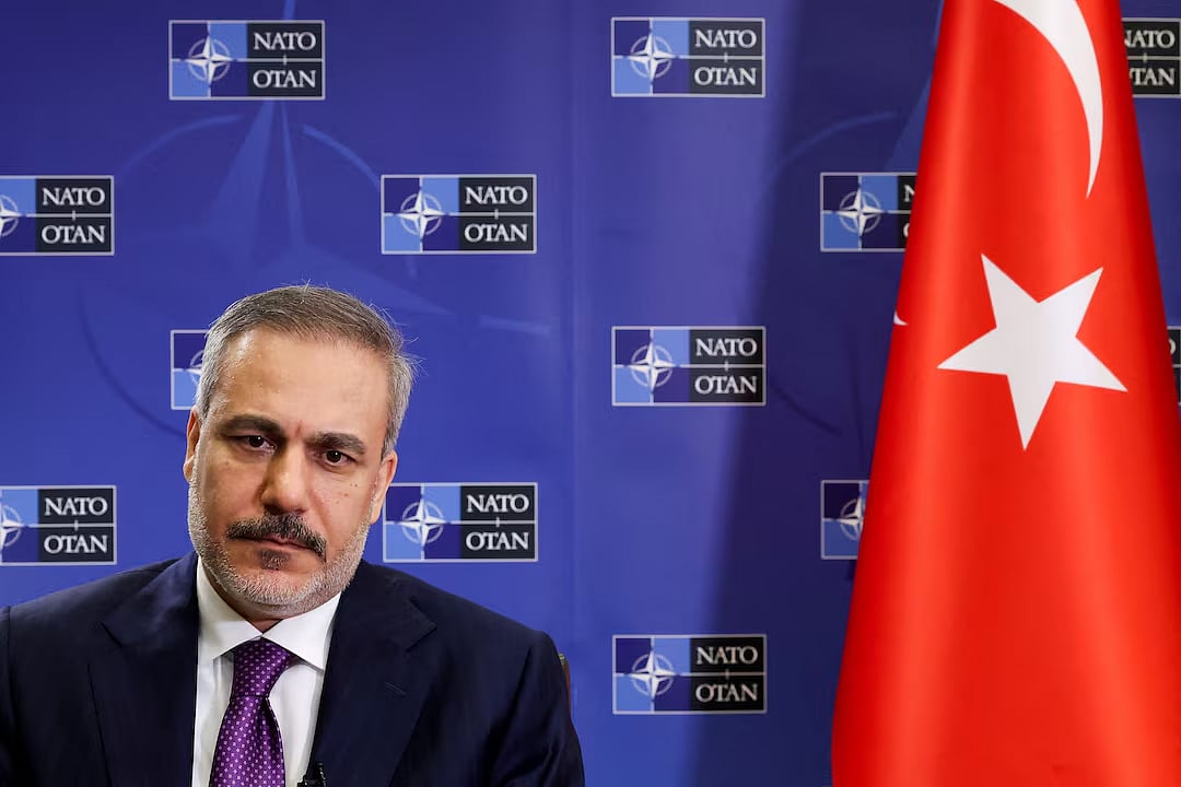 রয়টার্সকে সাক্ষাৎকার দিচ্ছেন তুরস্কের পররাষ্ট্রমন্ত্রী হাকান ফিদান। বেলজিয়ামের রাজধানী ব্রাসেলসে, ৪ এপ্রিল ২০২৫