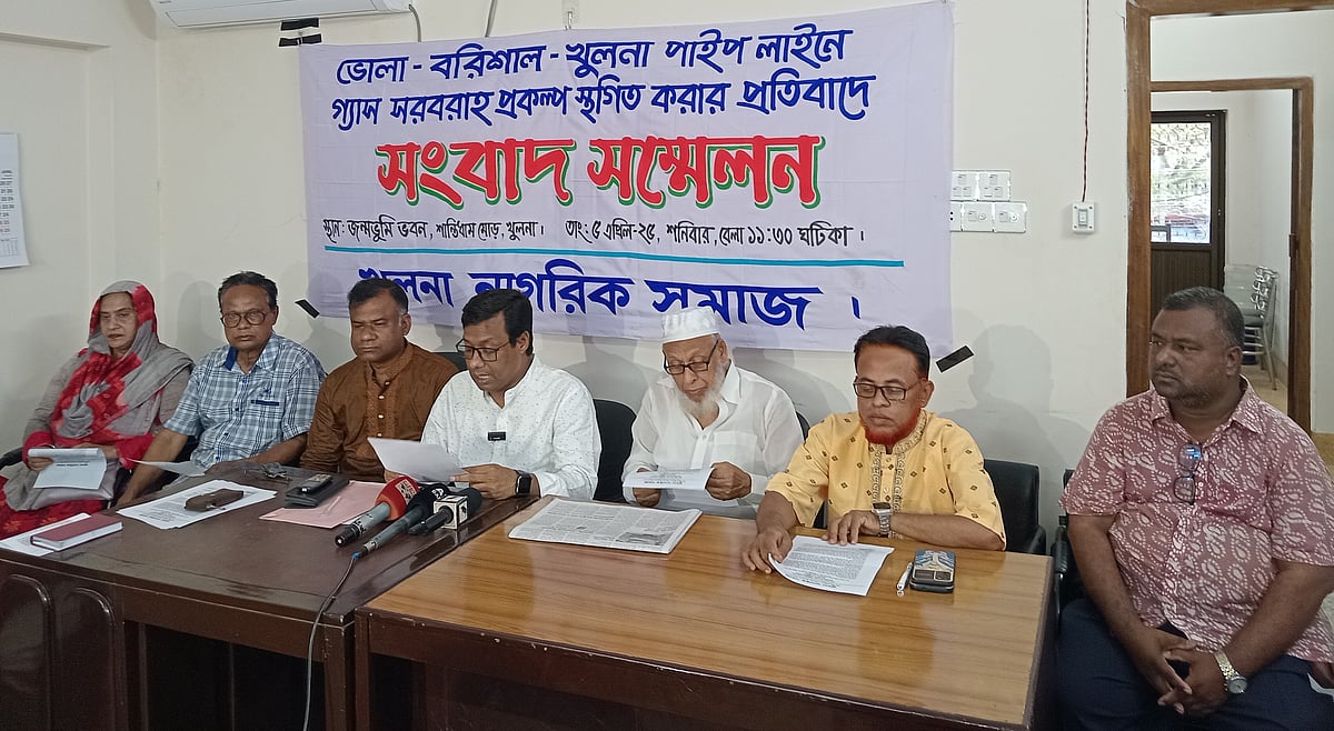 খুলনা নাগরিক সমাজের সংবাদ সম্মেলন। আজ শনিবার নগরের শান্তিধাম মোড়ে সংগঠনের অস্থায়ী কার্যালয়ে