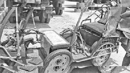 বাসের ধাক্কায় নিহত হন অটোরিকশাটির এক নারী যাত্রী। এ ঘটনায় পাঁচ শিশুসহ আহত হয়েছেন ছয়জন। গতকাল দুপুরে রাজশাহীর পবা উপজেলার হরিপুর এলাকায়