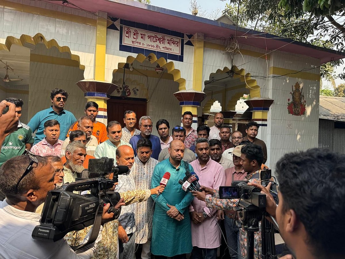 লালমনিরহাটের শ্রীশ্রী পাটেশ্বরী মন্দির পরিদর্শন শেষে সাংবাদিকদের সঙ্গের কথা বলেন এবি পার্টির সাধারণ সম্পাদক আসাদুজ্জামান ফুয়াদ