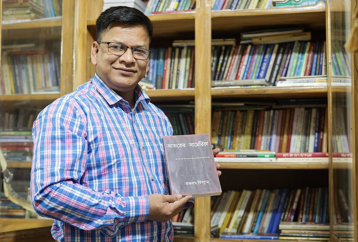 ভ্রমণবিষয়ক বইয়ের সংগ্রহক আশরাফুজ্জামান উজ্জ্বল