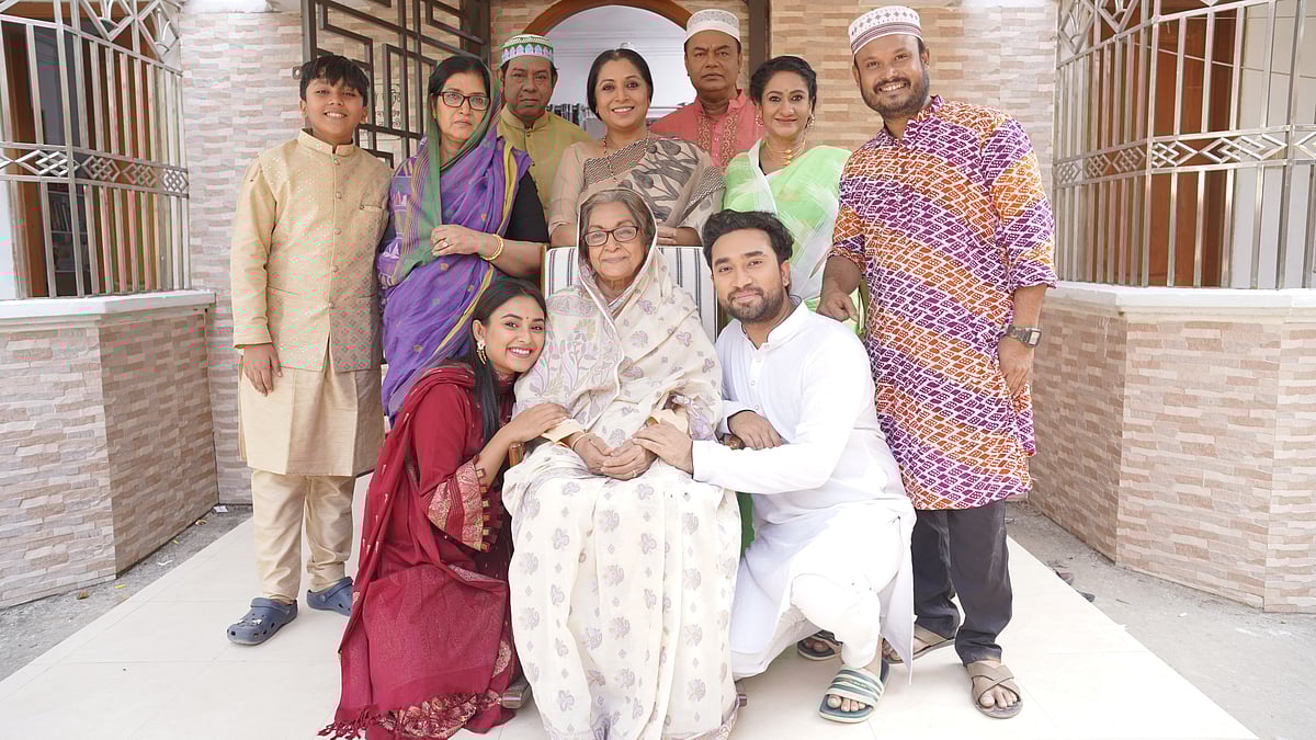 ‘তোমাদের গল্প’ ইউটিউব ফিল্ম এর শিল্পীরা