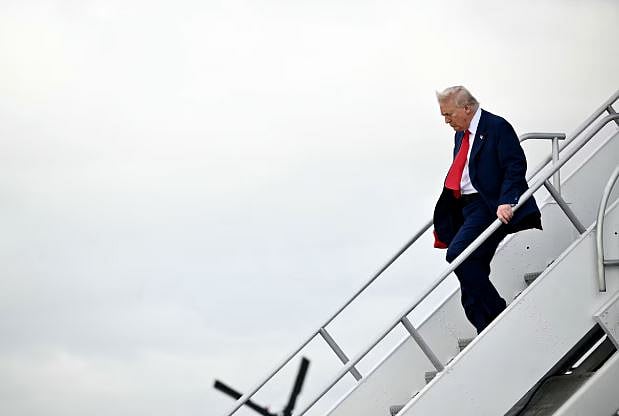 শুল্ক যুদ্ধ ঘোষণার পর বেশ খোশমেজাজে রয়েছেন যুক্তরাষ্ট্রের প্রেসিডেন্ট ডোনাল্ড ট্রাম্প