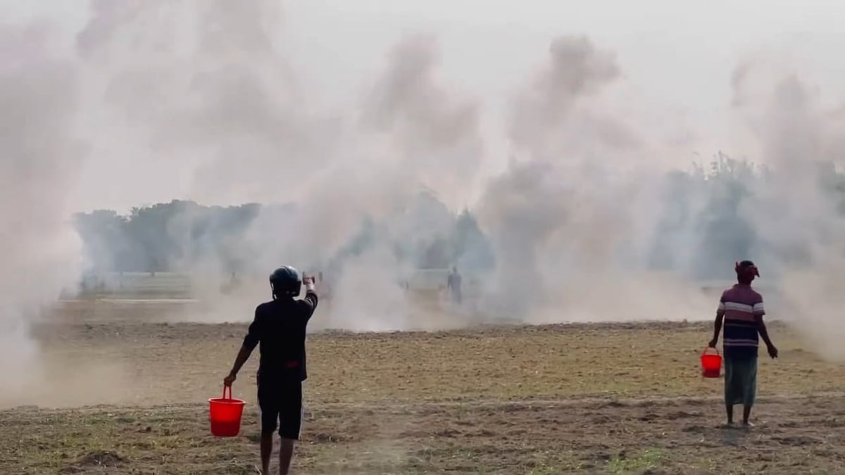 শরীয়তপুরের জাজিরায় আধিপত্য বিস্তার নিয়ে দুই পক্ষের সংঘর্ষ। শনিবার সকালে বিলাসপুর ইউনিয়নের দূর্বাডাঙ্গা এলাকায়