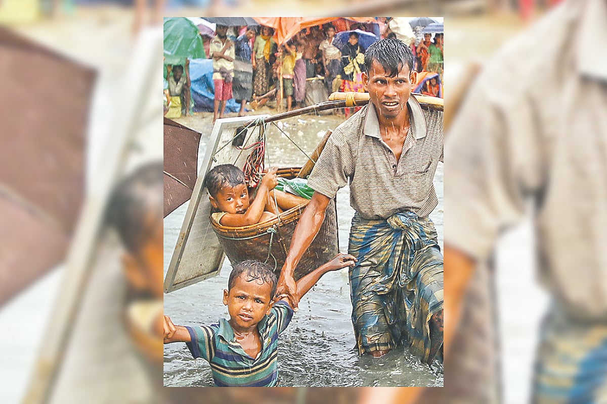 মিয়ানমার থেকে বাংলাদেশে আসা রোহিঙ্গাদের ঢল