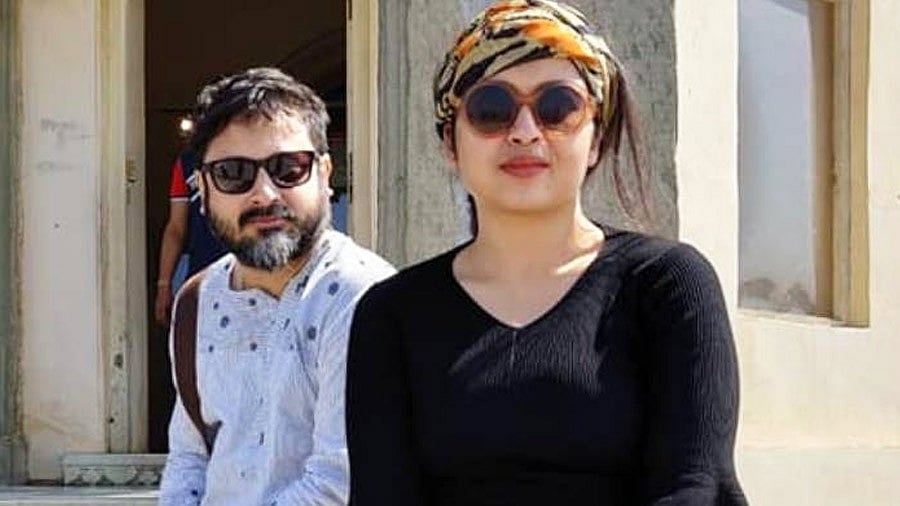 শিবপ্রসাদ মুখোপাধ্যায় ও জিনিয়া সেন। ফেসবুক থেকে