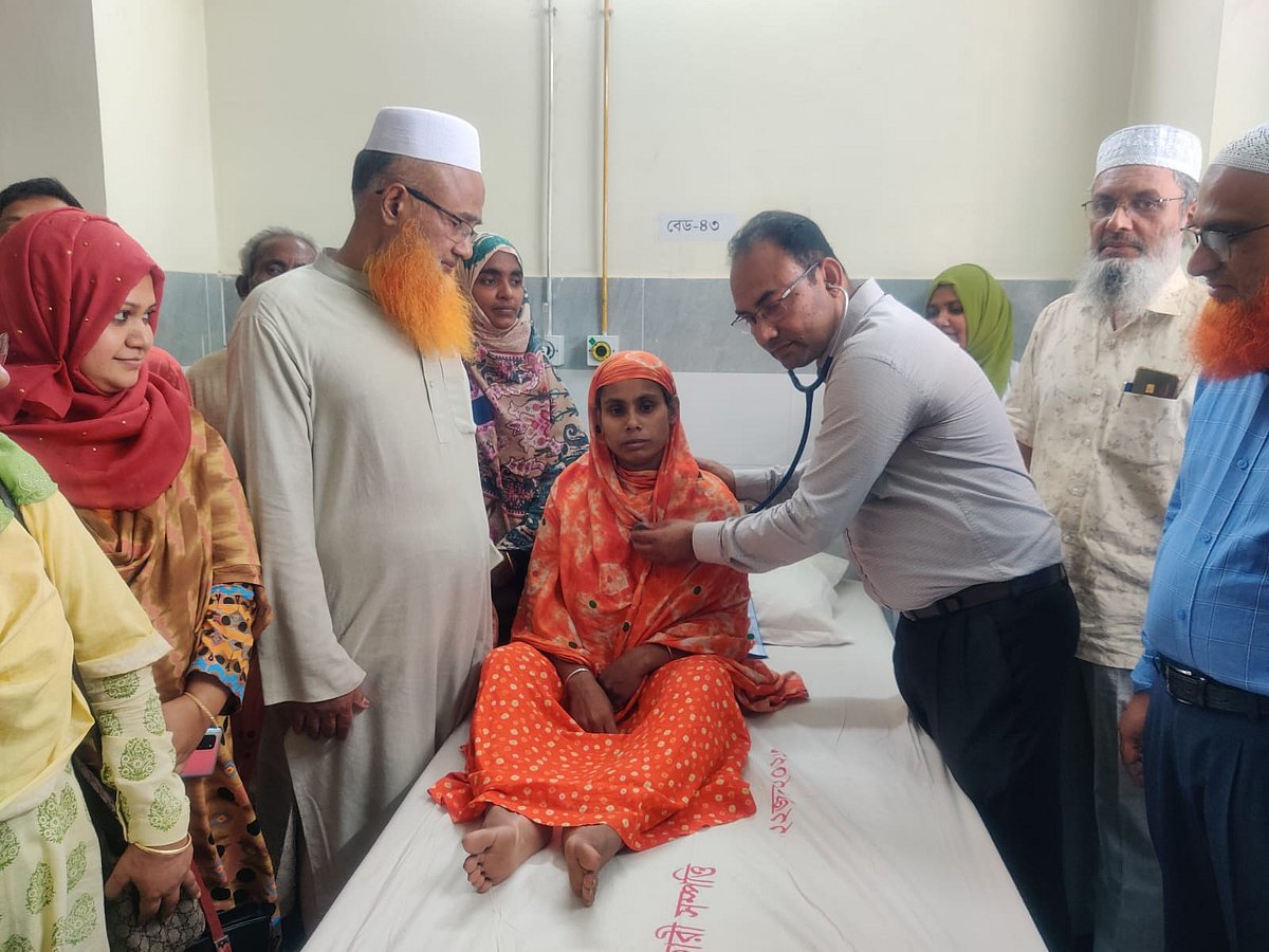 কুষ্টিয়া মেডিকেল কলেজ হাসপাতালে রোগী ভর্তি শুরু হয়েছে। রোববার দুপুরে তোলা ছবি