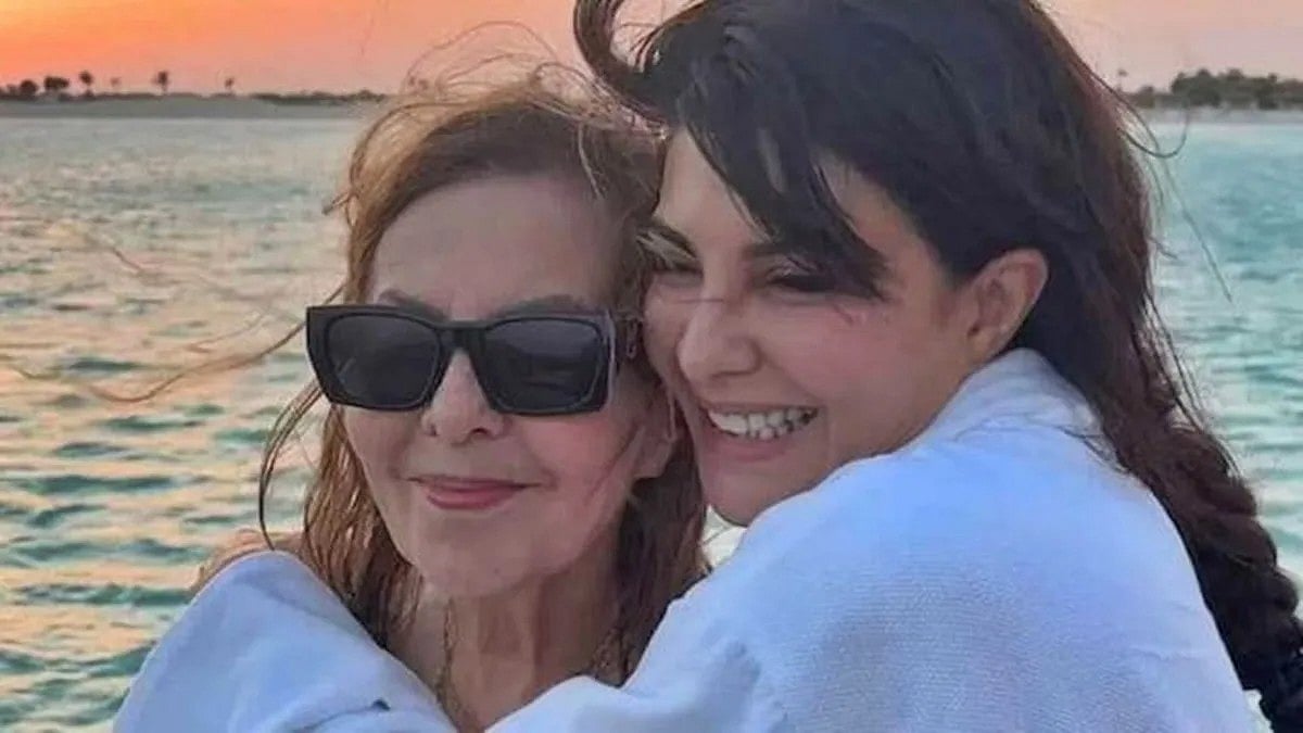 মায়ের সঙ্গে জ্যাকুলিন ফার্নান্দেজ। ইনস্টাগ্রাম থেকে