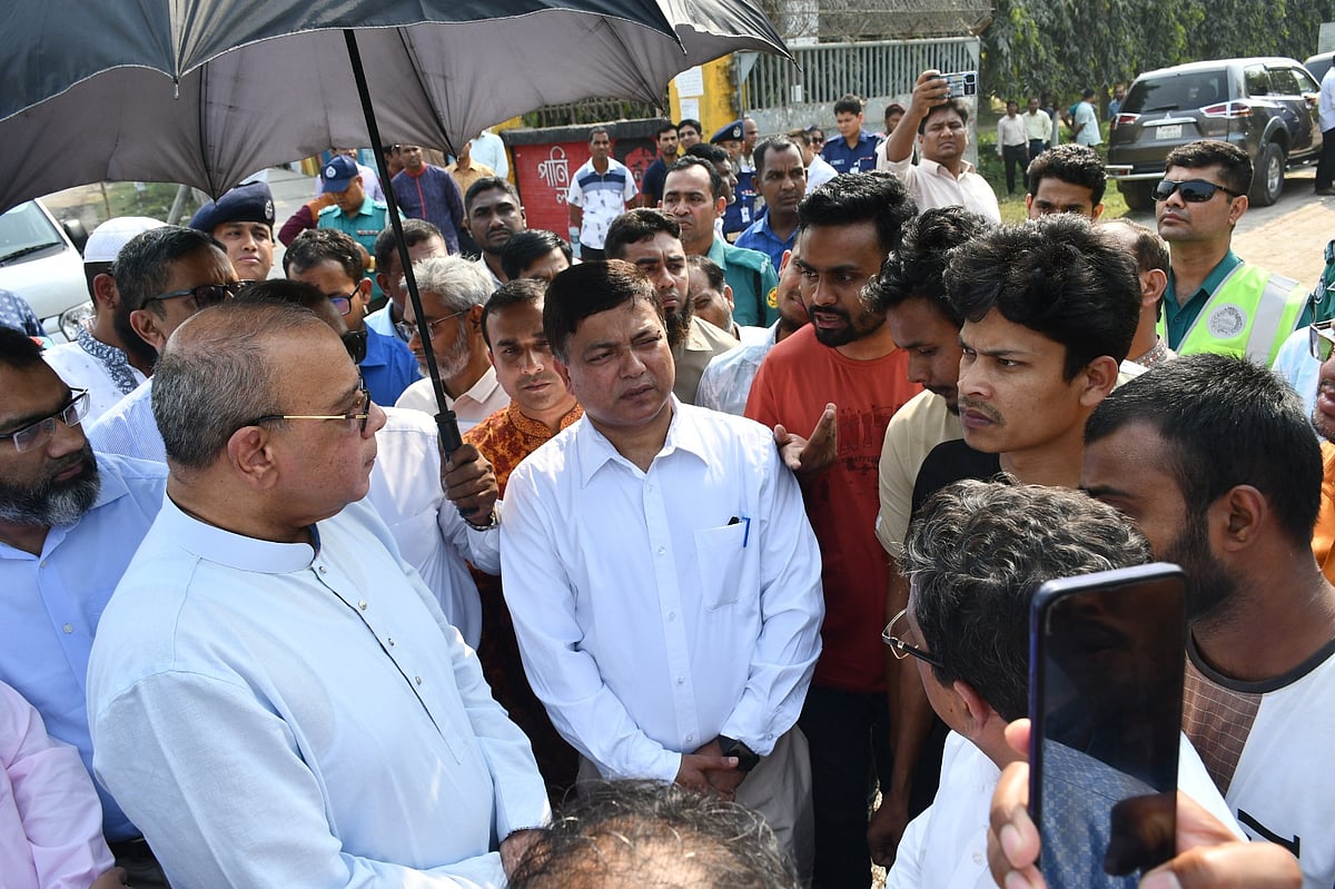 রংপুরে বেগম রোকেয়া বিশ্ববিদ্যালয়ের শিক্ষার্থী আবু সাঈদকে হত্যার ঘটনাস্থল পরিদর্শন করেছেন প্রধান বিচারপতি সৈয়দ রেফাত আহমেদ