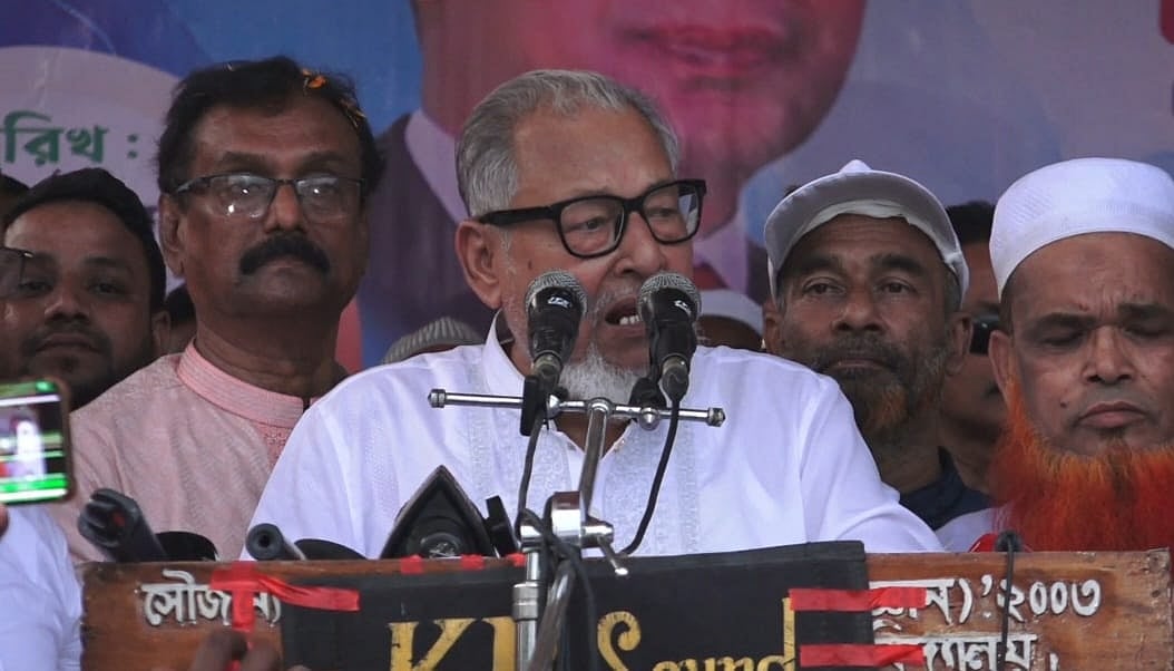 টাঙ্গাইলের গোপালপুরে উপজেলা বিএনপির উদ্যোগে আবদুস সালাম পিন্টুর গণসংবর্ধনা অনুষ্ঠানে প্রধান অতিথির বক্তব্য দেন নজরুল ইসলাম খান। আজ রোববার বিকেলে উপজেলার সরকারি সূতি ভিএম পাইলট মডেল হাইস্কুল মাঠে