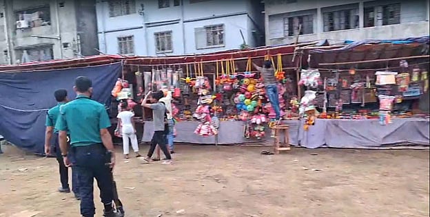 বীর মুক্তিযোদ্ধা সাদেক হোসেন খোকা মাঠে মেলা