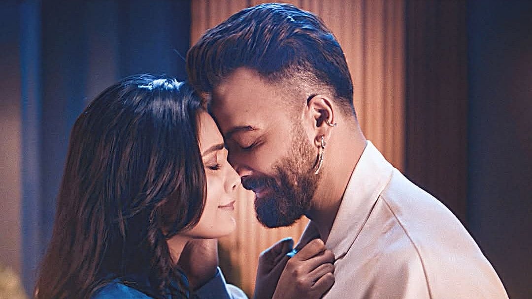 ‘বরবাদ’ সিনেমার ‘দ্বিধা’ গানের দৃশ্যে ইধিকা ও শাকিব। ফেসবুক থেকে