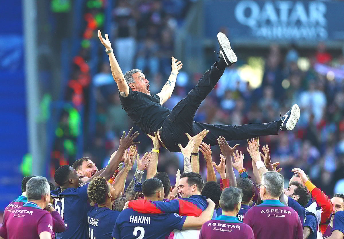 কোচ লুইস এনরিকেকে নিয়ে পিএসজির উল্লাস