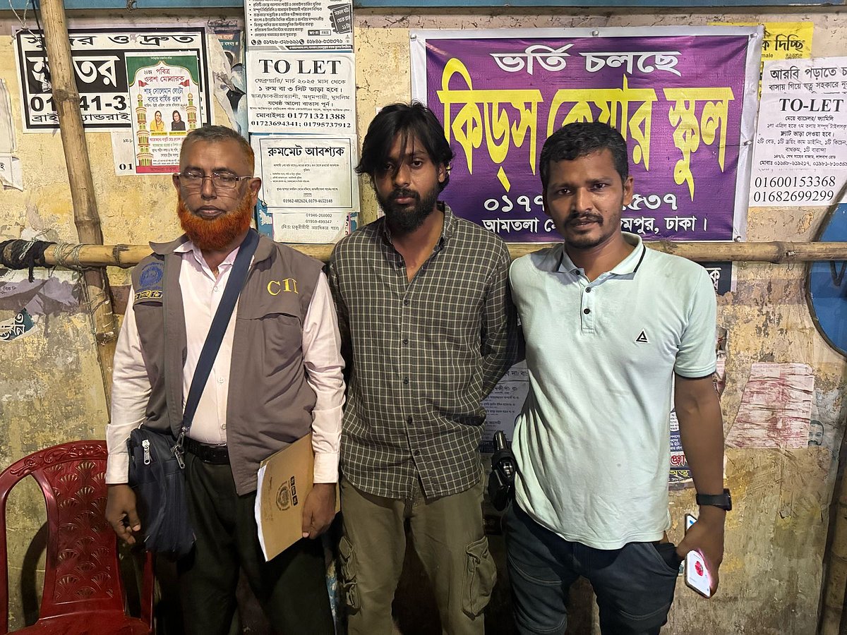 প্রতারণার অভিযোগে গ্রেপ্তার দুজনের একজন