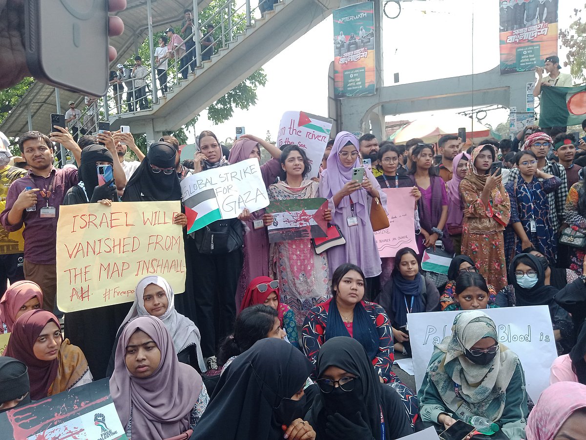 ফিলিস্তিনের গাজায় ইসরায়েলি বাহিনীর নৃশংস হামলার প্রতিবাদে এবং ফিলিস্তিনিদের প্রতি সংহতি জানিয়ে ঢাকার মার্কিন দূতাবাসের কাছাকাছি কয়েকটি স্থানে একাধিক বিক্ষোভ মিছিল হয়েছে।