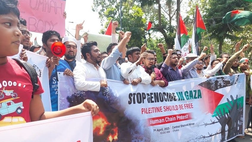 গাজায় ইসরায়েলি বাহিনীর বর্বরোচিত হামলার প্রতিবাদে শিক্ষার্থীদের বিক্ষোভ মিছিল, সরাসরি...
