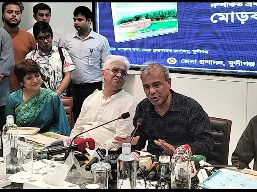 মুন্সিগঞ্জের অবকাঠামোগত উন্নয়নসংক্রান্ত আলোচনা সভা শেষে সাংবাদিকদের বিভিন্ন বিষয়ে জানান স্বরাষ্ট্র উপদেষ্টা। আজ বেলা আড়াইটার দিকে জেলা প্রশাসকের সম্মেলনকক্ষে