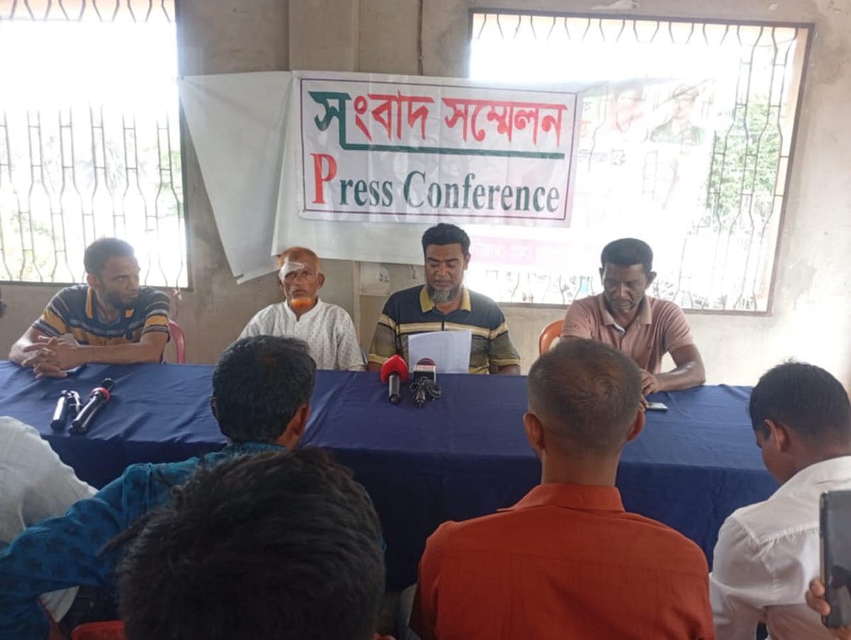 ভোলার তজুমদ্দিনে বিএনপির রাজনৈতিক কর্মসূচিতে প্রতিপক্ষের হামলায় ৭ জন আহত হওয়ার ঘটনায় সংবাদ সম্মেলনে লিখিত বক্তব্য দেন উপজেলার স্বেচ্ছাসেবক দল নেতা সাইদুর রহমান। আজ সকালে উপজেলার শশীগঞ্জবাজারে