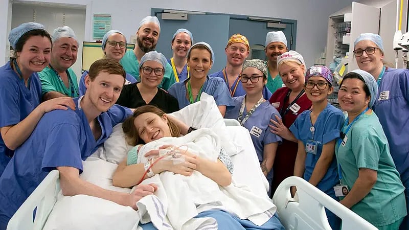 লন্ডনের কুইন শার্লটস অ্যান্ড চেলসিয়া হাসপাতালে গত ২৭ ফেব্রুয়ারি শিশুটির জন্ম হয়