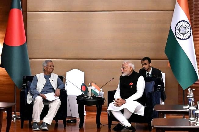বিমসটেক সম্মেলন শেষে প্রধান উপদেষ্টা অধ্যাপক মুহাম্মদ ইউনূস ও ভারতের প্রধানমন্ত্রী নরেন্দ্র মোদির বৈঠক অনুষ্ঠিত হয়