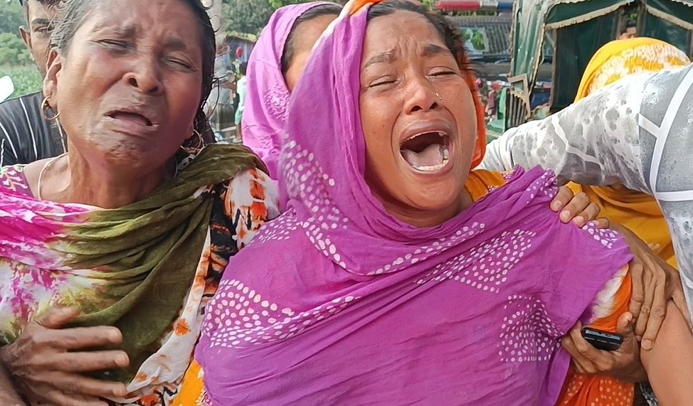 নবম শ্রেণির শিক্ষার্থী রেজোয়ান ইসলামের লাশ উদ্ধারের খবর পেয়ে স্বজনদের কান্না