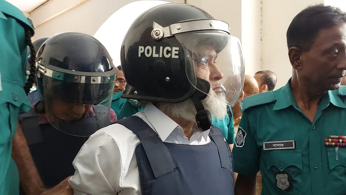 সাবেক সংসদ সদস্য হাজি সেলিমকে আজ বুধবার আদালতে হাজির করা হয়