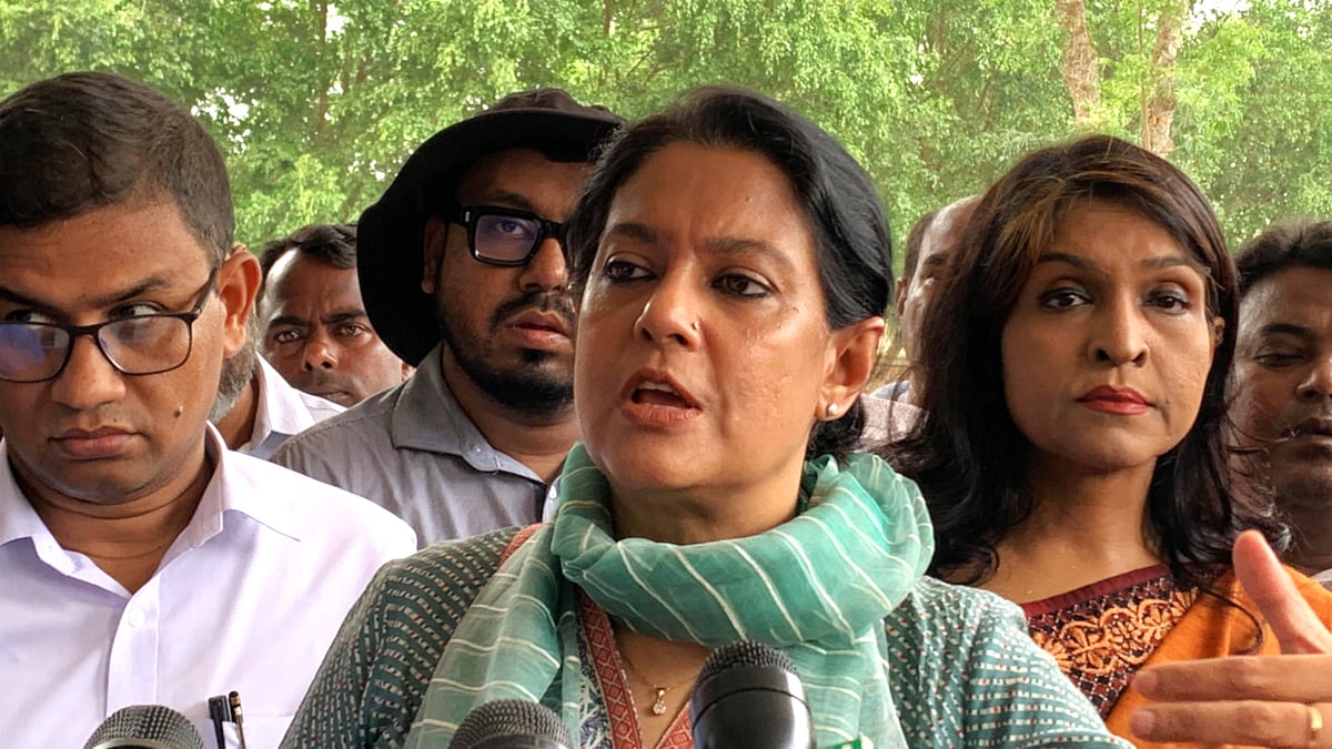 গাজীপুর সাফারি পার্ক পরিদর্শন শেষে সাংবাদিকদের সঙ্গে কথা বলেন পরিবেশ, বন ও জলবায়ু পরিবর্তন মন্ত্রণালয়ের উপদেষ্টা সৈয়দা রিজওয়ানা হাসান। বুধবার দুপুরে গাজীপুরের শ্রীপুরে