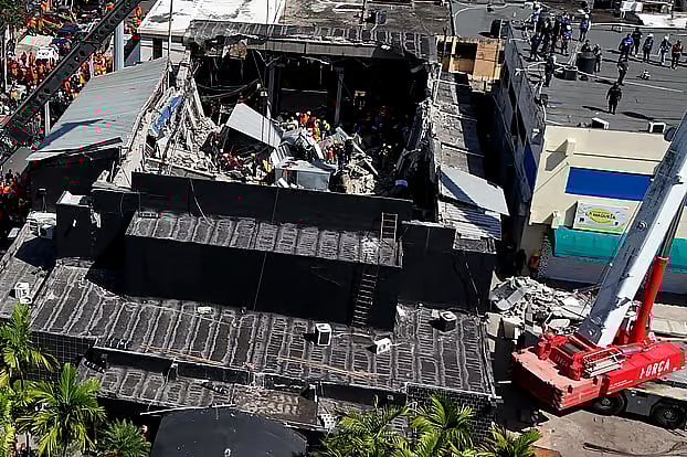 ক্যারিবীয় দেশ ডোমিনিকান প্রজাতন্ত্রে একটি নৈশ ক্লাবের ছাদ ধসে হতাহতের ঘটনা ঘটেছে