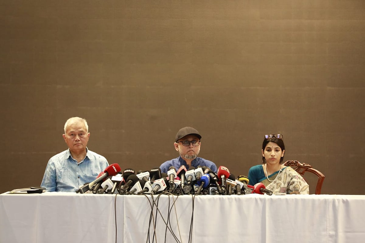 বাংলা নববর্ষ এবং পাহাড় ও সমতলের জাতিগোষ্ঠীদের বর্ষবরণ উৎসব নিয়ে আজ রাজধানীর ফরেন সার্ভিস একাডেমিতে আয়োজিত সংবাদ সম্মেলনে বক্তব্য দেন সংস্কৃতি উপদেষ্টা মোস্তফা সরয়ার ফারুকী