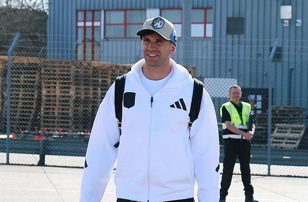 অ্যাস্টন ভিলার হয়ে খেলতে গেলেও প্যারিসে আর্জেন্টিনার ক্যাপ পরে গেছেন এমিলিয়ানো মার্তিনেজ।