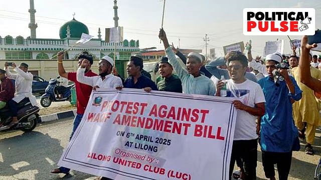 ভারতের মণিপুর রাজ্যের থৌবালে ওয়াক্‌ফ আইনের বিরুদ্ধে স্থানীয় মুসলিমরা গত রোববার বিক্ষোভ মিছিল করেন