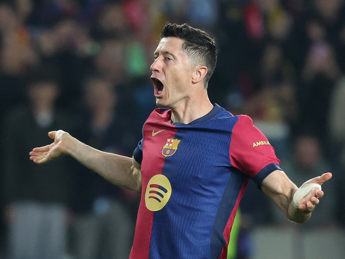 জোড়া গোলে বার্সাকে দারুণ জয় এনে দিয়েছেন লেভানডফস্কি