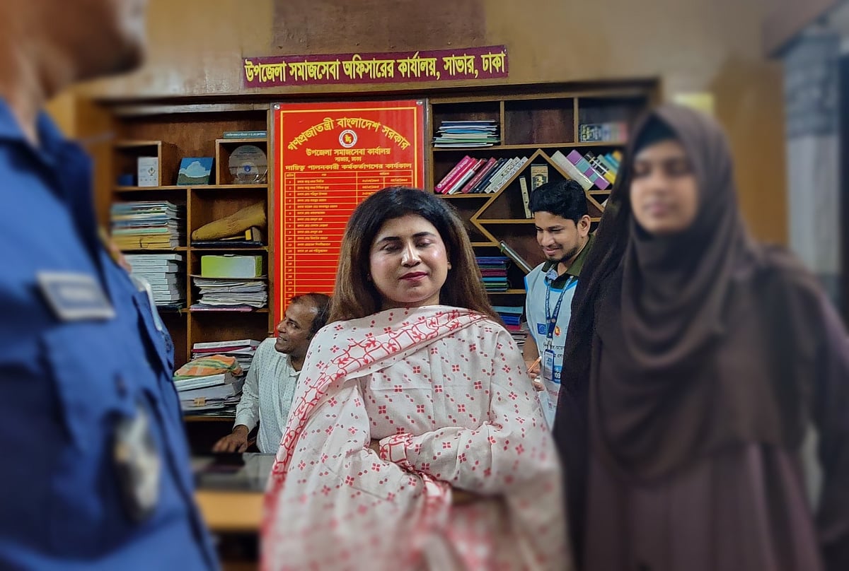 সাভার উপজেলা সমাজসেবা কার্যালয়ে  ‘ক্রিম আপা’ হিসেবে পরিচিতি পাওয়া শারমিন শিলা