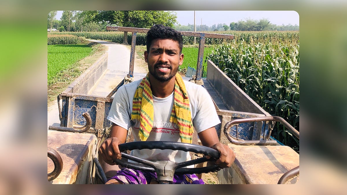 মূলত ট্রাক্টর চালিয়েই চলে হৃদয়দের সাতজনের সংসার