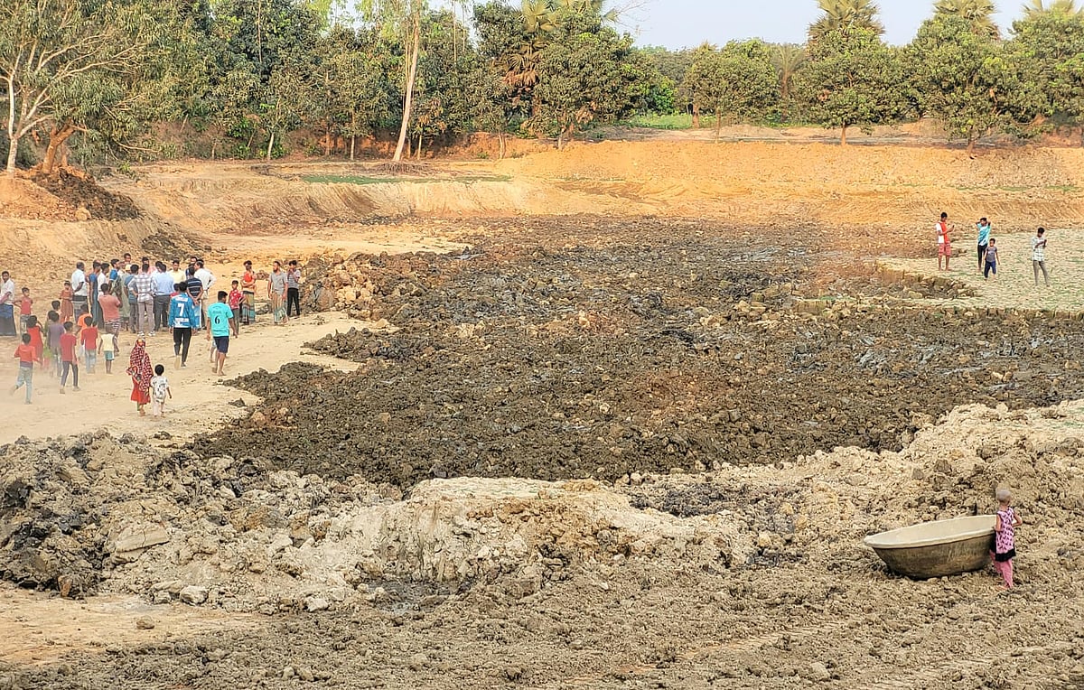 দিনাজপুরের নবাবগঞ্জ উপজেলার হরিনাথপুর রাজবাড়ি গ্রামে তৎকালীন রাজা গণেশের আমলের পুকুর। এটি বড়দীঘি নামে পরিচিত