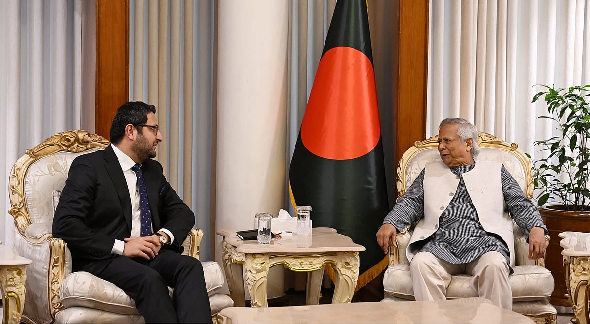 বৃহস্পতিবার যমুনায় প্রধান উপদেষ্টার সঙ্গে সাক্ষাৎ করেন পাকিস্তানের এনগ্রো হোল্ডিংসের সিইও আব্দুল সামাদ দাউদ